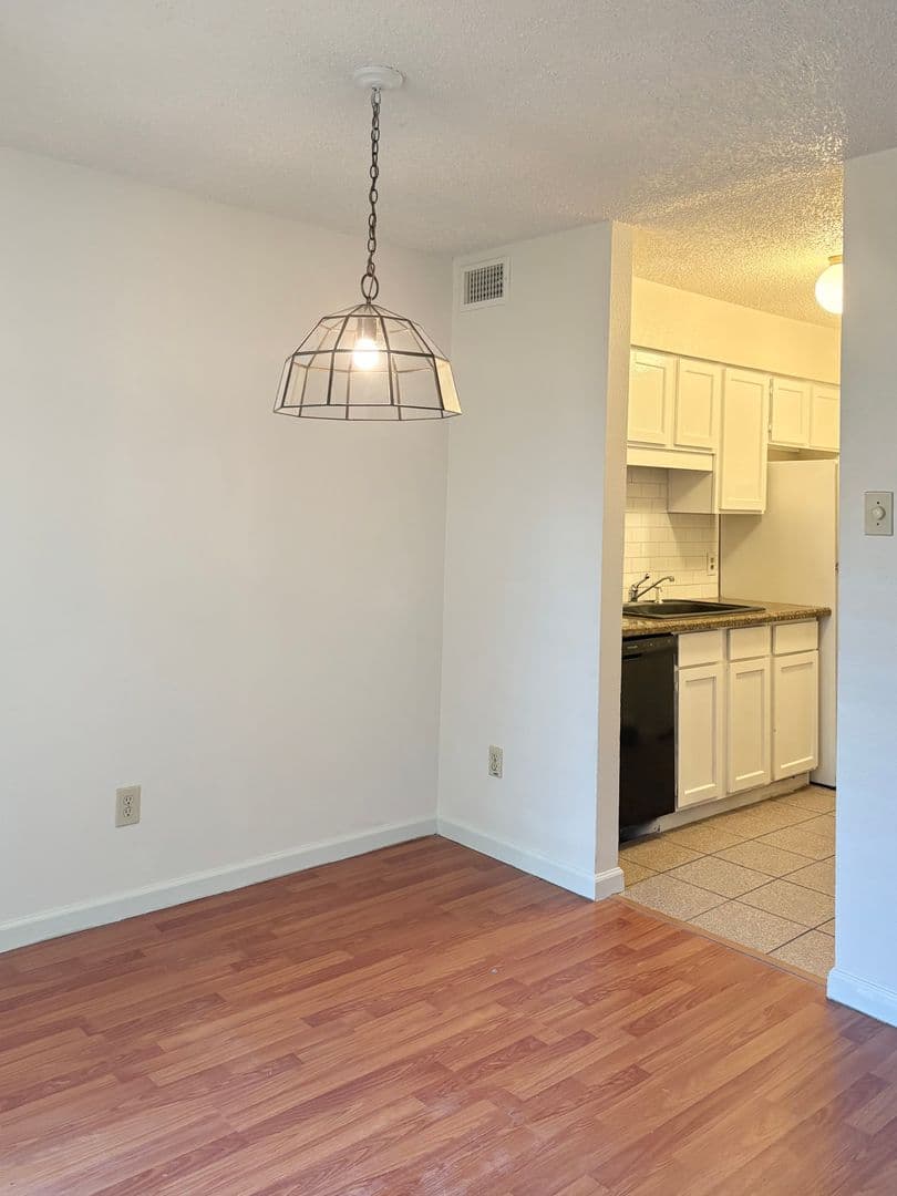Dallas House: 8109 Skillman #2015