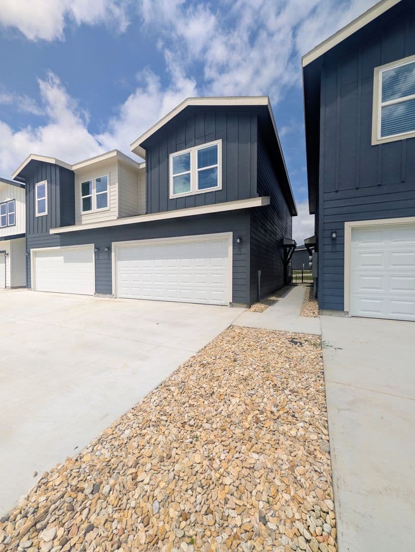 Burleson House: 3501 E Renfro #420