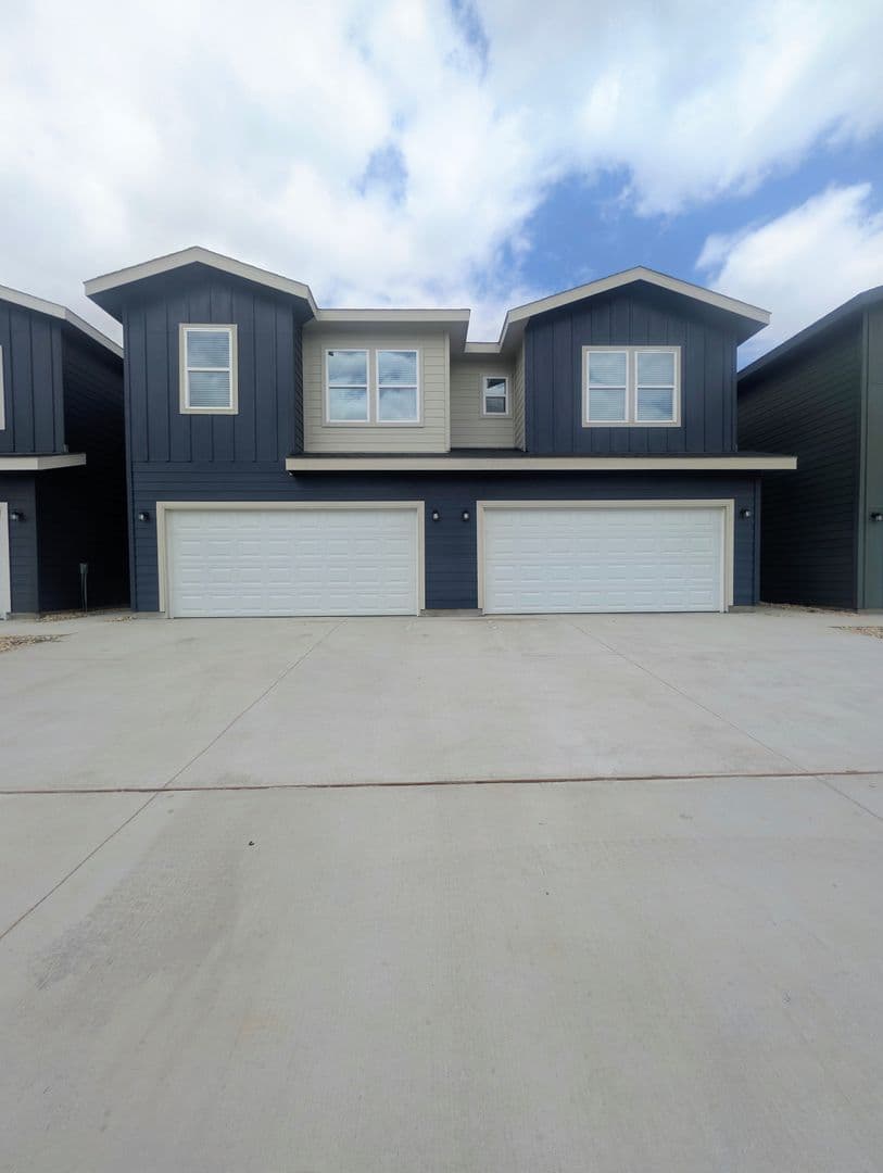 Burleson House: 3501 E Renfro #418