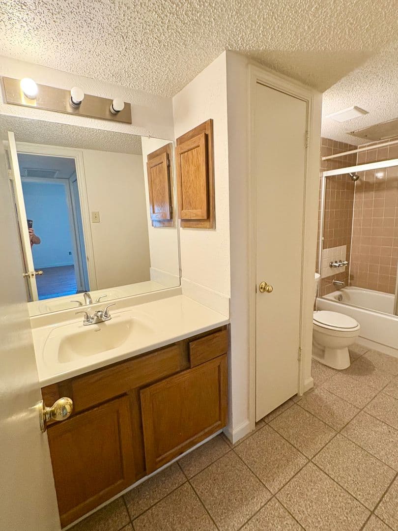 Dallas House: 8109 Skillman #2015