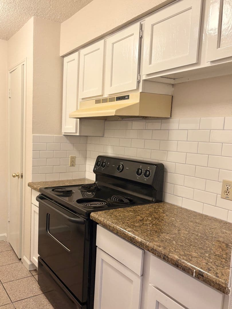 Dallas House: 8109 Skillman #2015