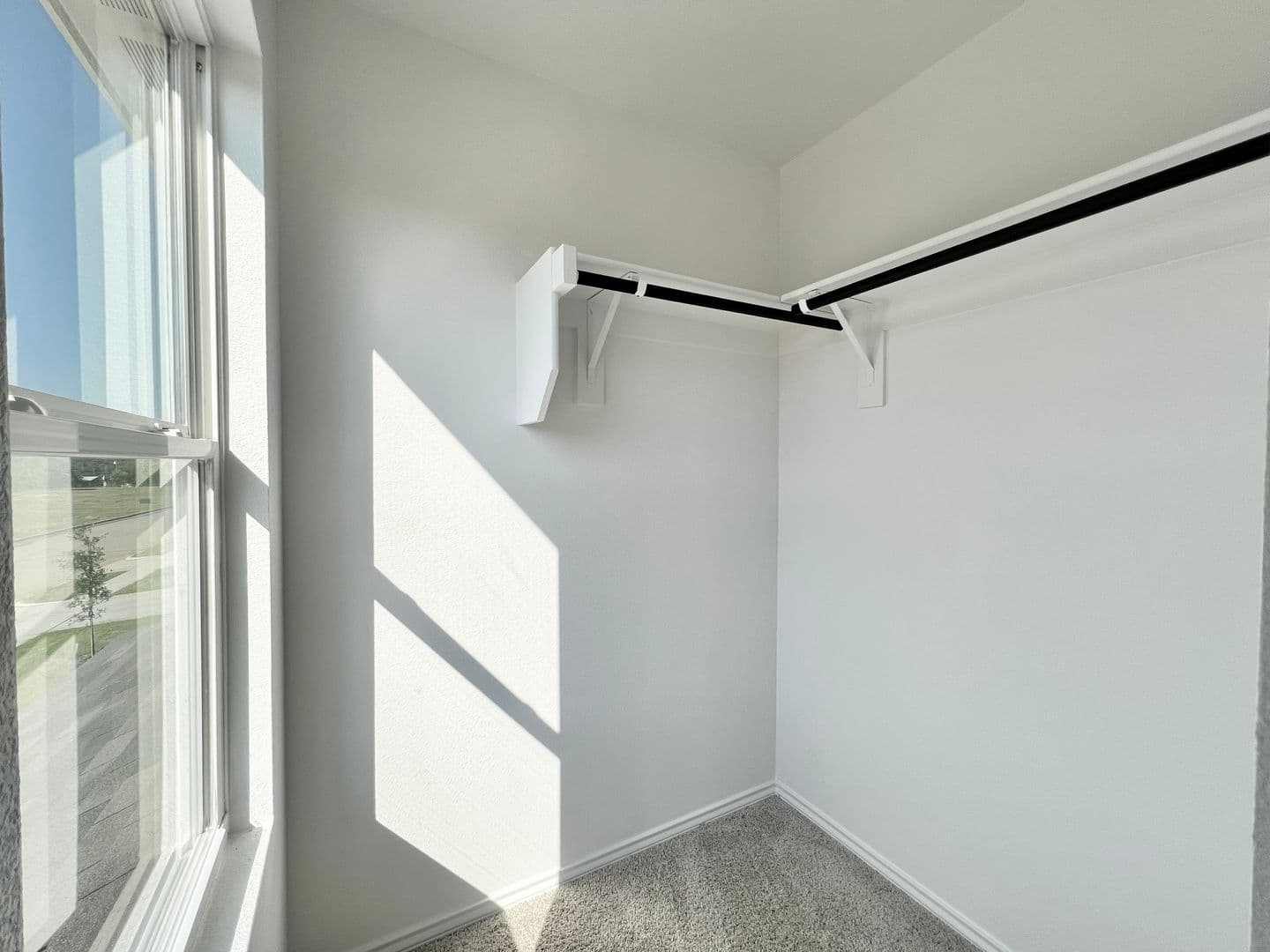 Cleburne House: 825 Eagles Nest