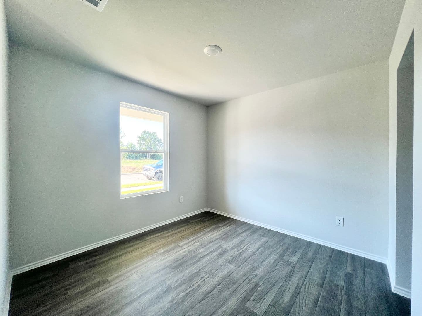 Cleburne House: 825 Eagles Nest
