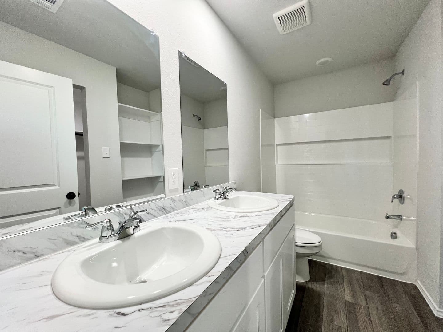 Cleburne House: 825 Eagles Nest