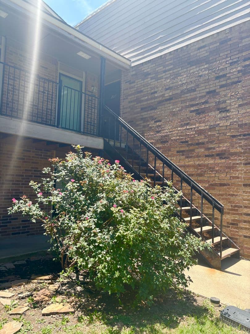 Dallas House: 8109 Skillman #2015
