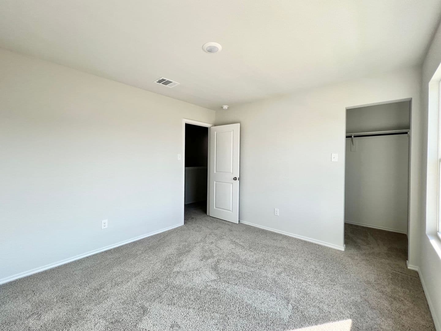Cleburne House: 825 Eagles Nest