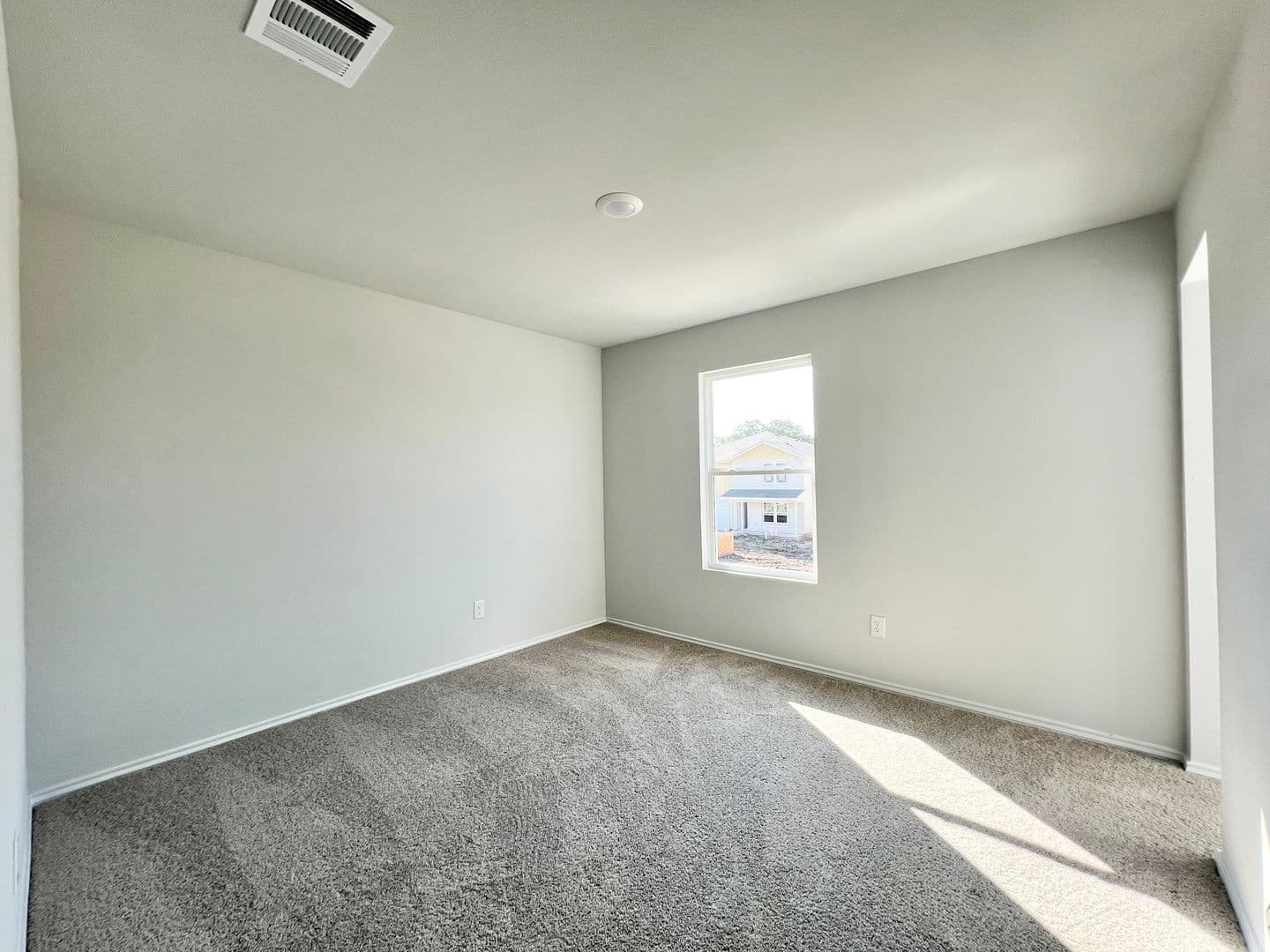Cleburne House: 825 Eagles Nest