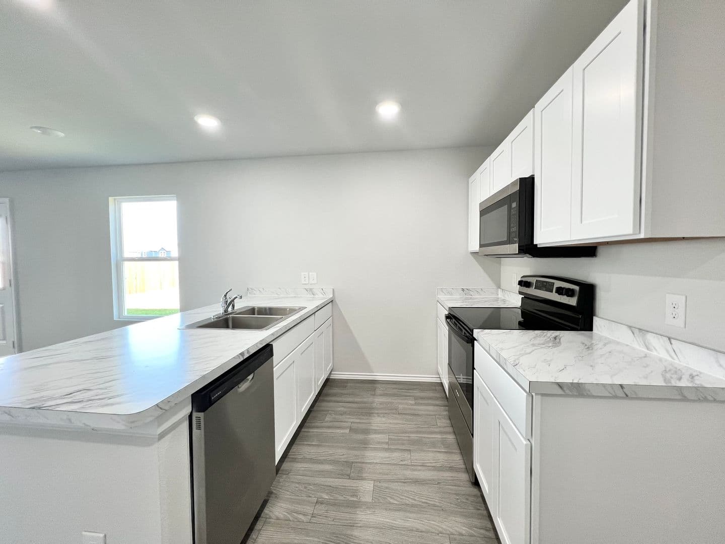 Cleburne House: 825 Eagles Nest