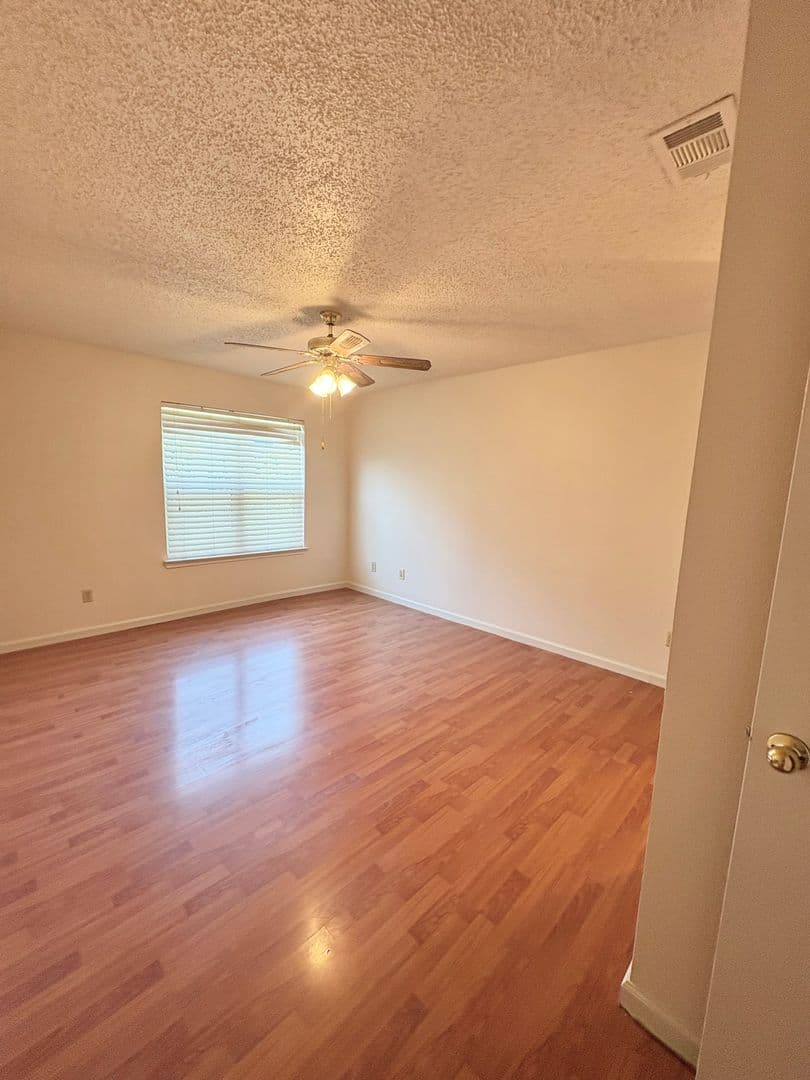 Dallas House: 8109 Skillman #2015
