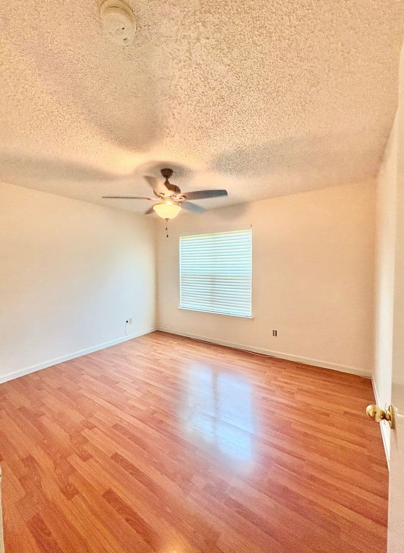 Dallas House: 8109 Skillman #2015