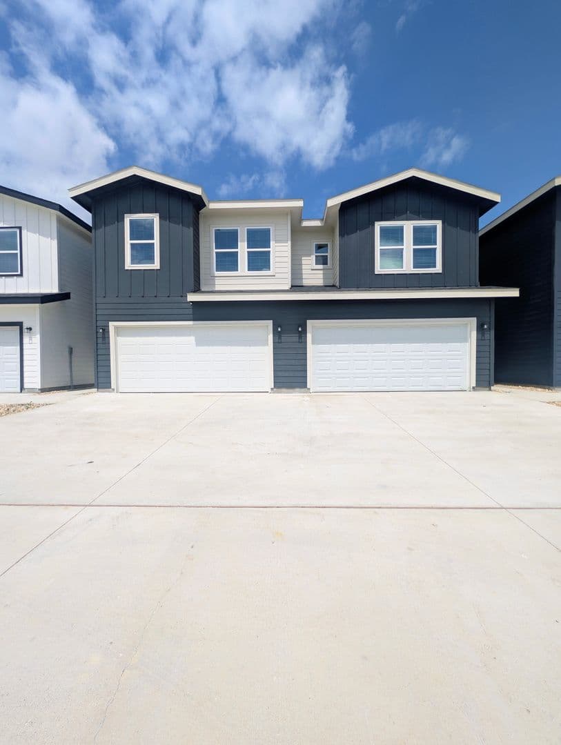 Burleson House: 3501 E Renfro #421