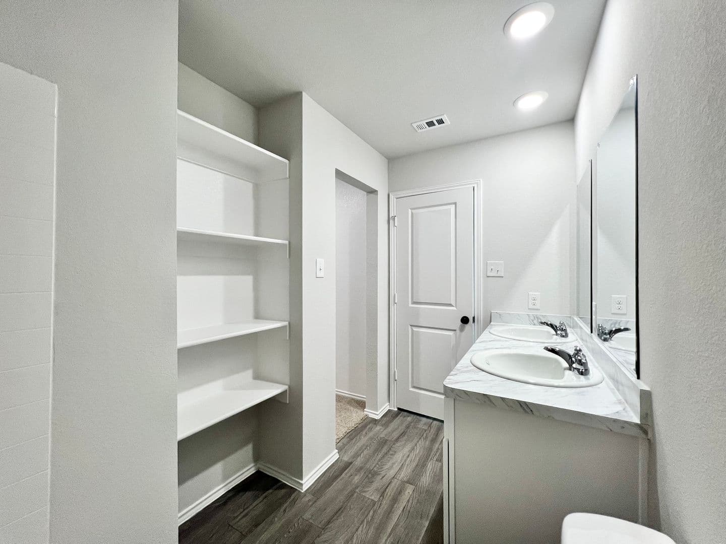 Cleburne House: 825 Eagles Nest