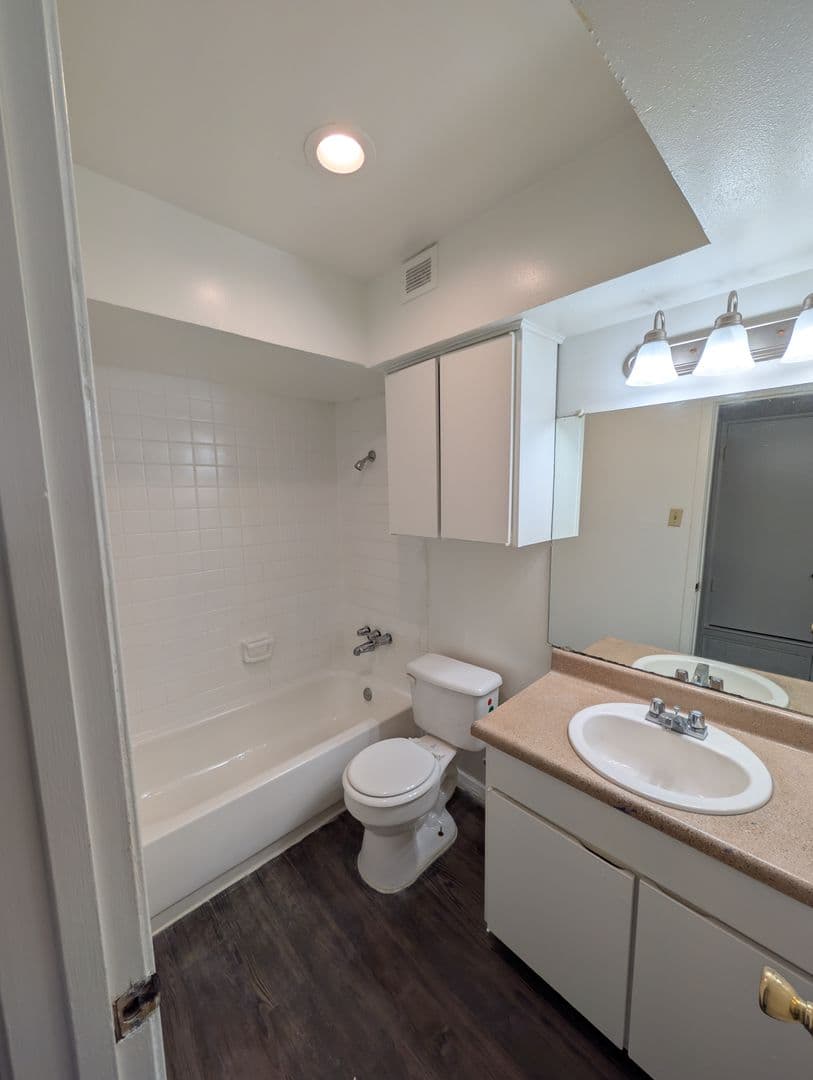 SAN ANTONIO Apartment: 3253 HILLCREST DR
