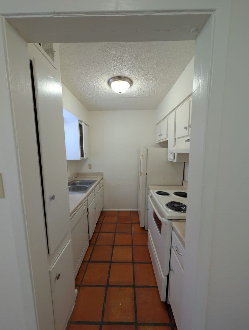 SAN ANTONIO Apartment: 3253 HILLCREST DR
