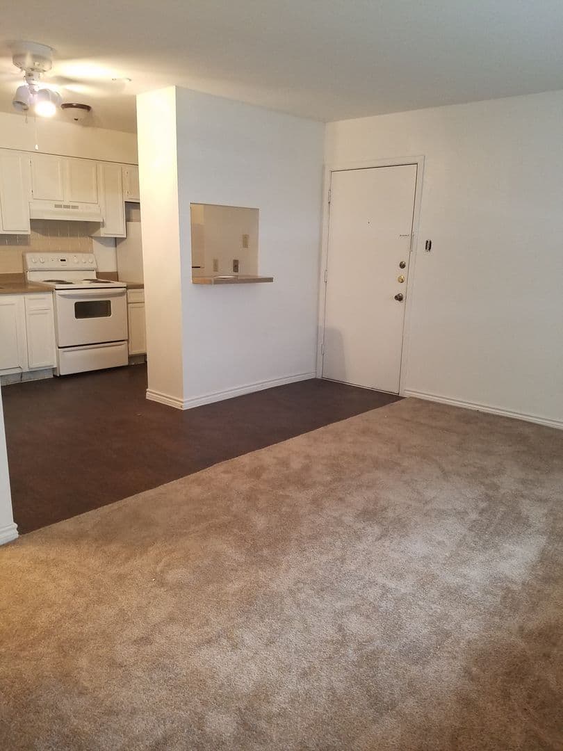 SAN ANTONIO Apartment: 7811 CHAMBERS RD
