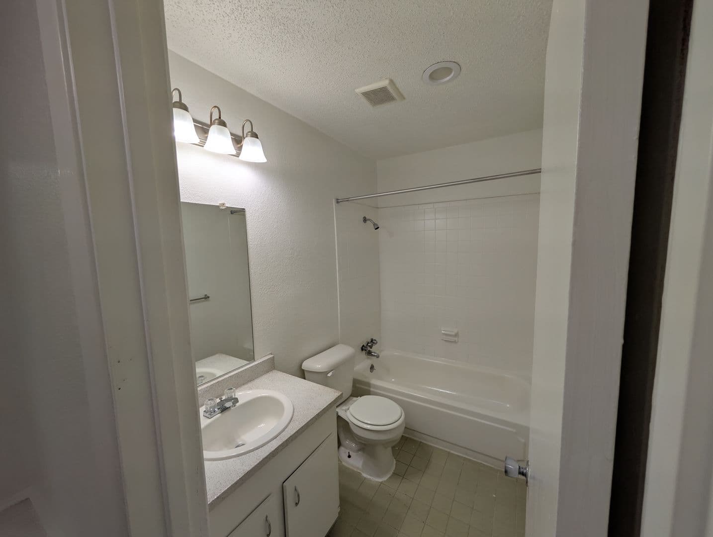 SAN ANTONIO Apartment: 3253 HILLCREST DR