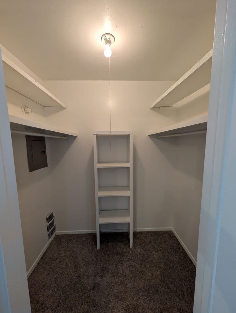 SAN ANTONIO Apartment: 3253 HILLCREST DR