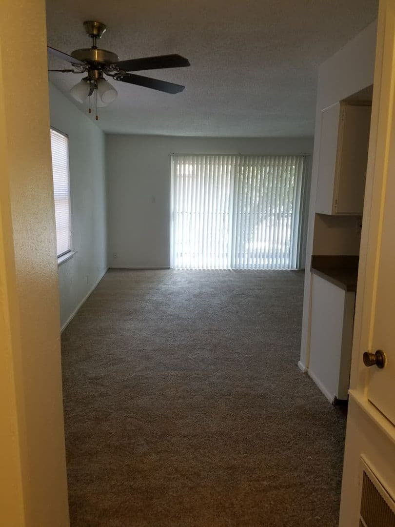 SAN ANTONIO Apartment: 7811 CHAMBERS RD