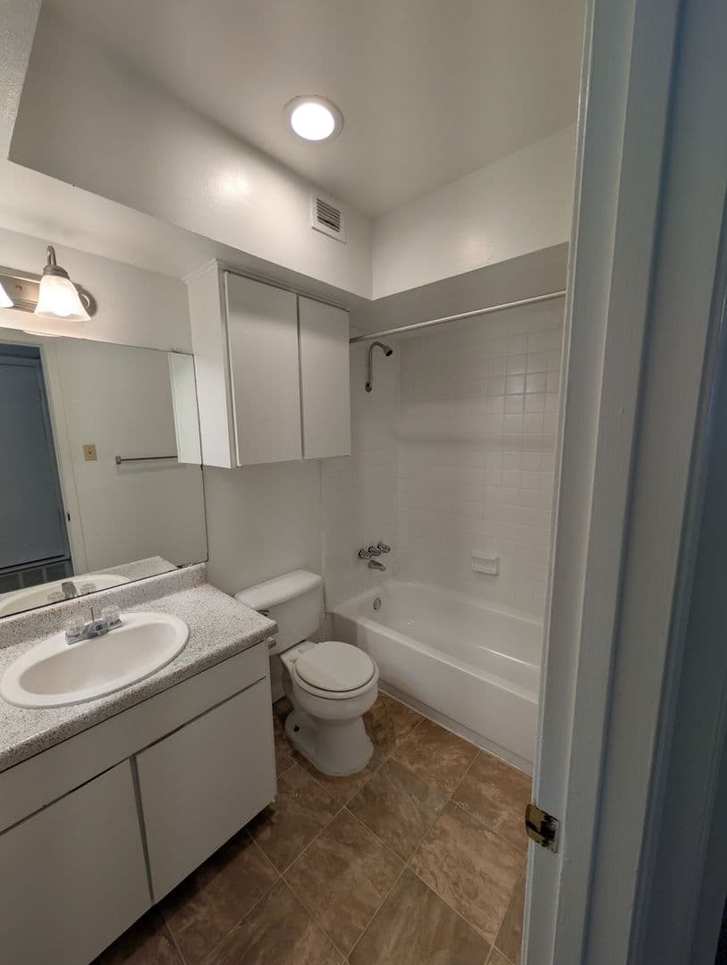 SAN ANTONIO Apartment: 3253 HILLCREST DR
