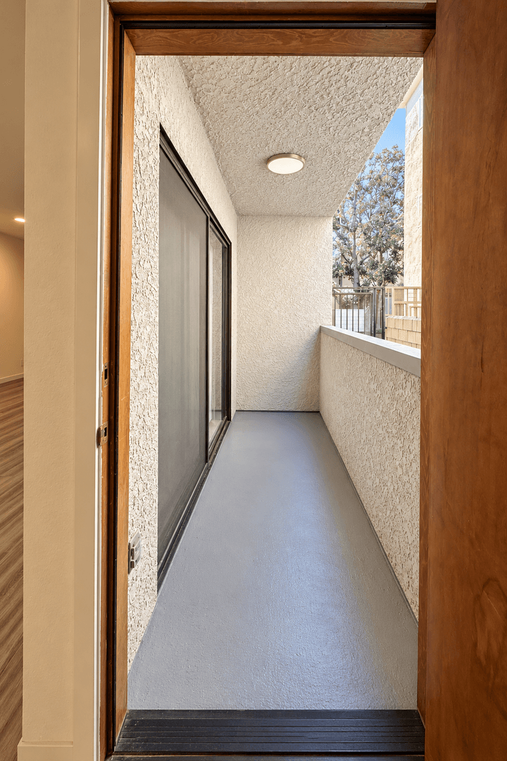 Los Angeles Apartment: 2350 S Bentley Ave