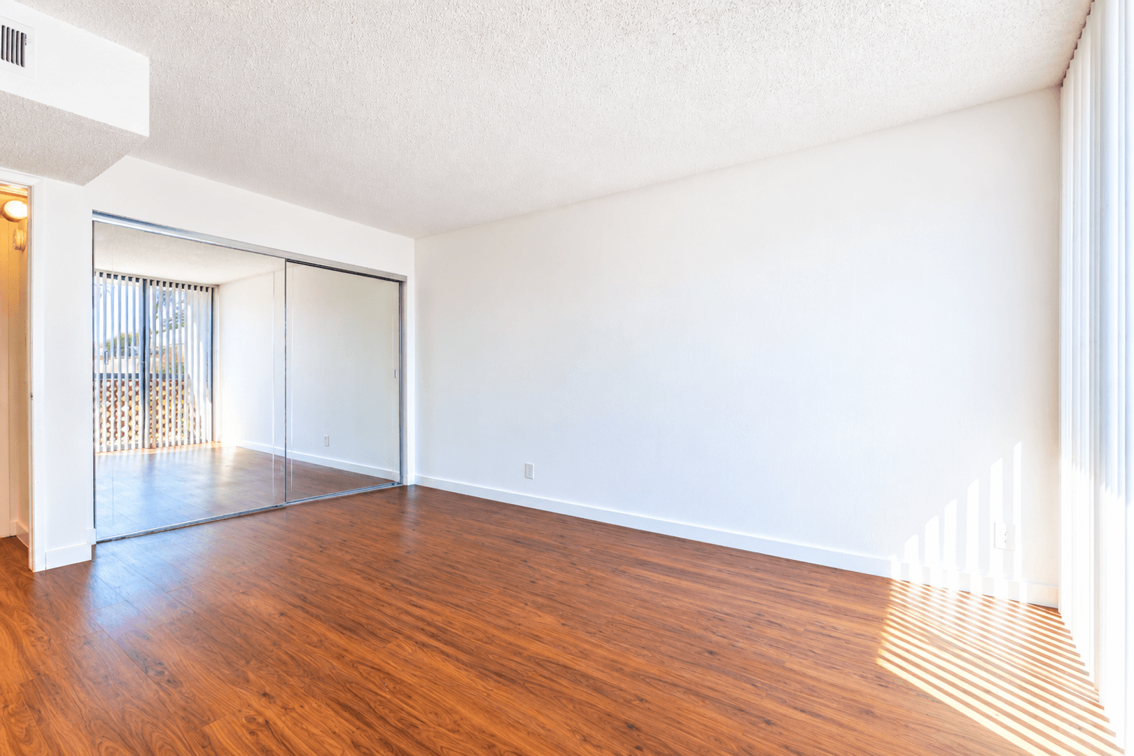 Los Angeles Apartment: 4646 Los Feliz Blvd