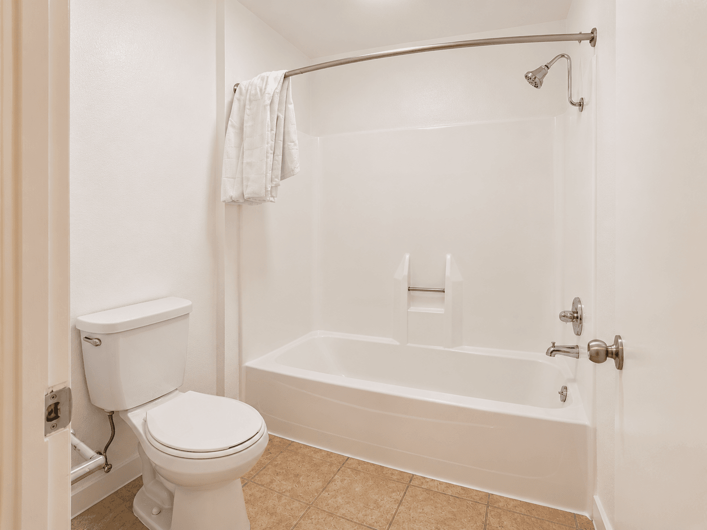 Los Angeles Apartment: 4646 Los Feliz Blvd