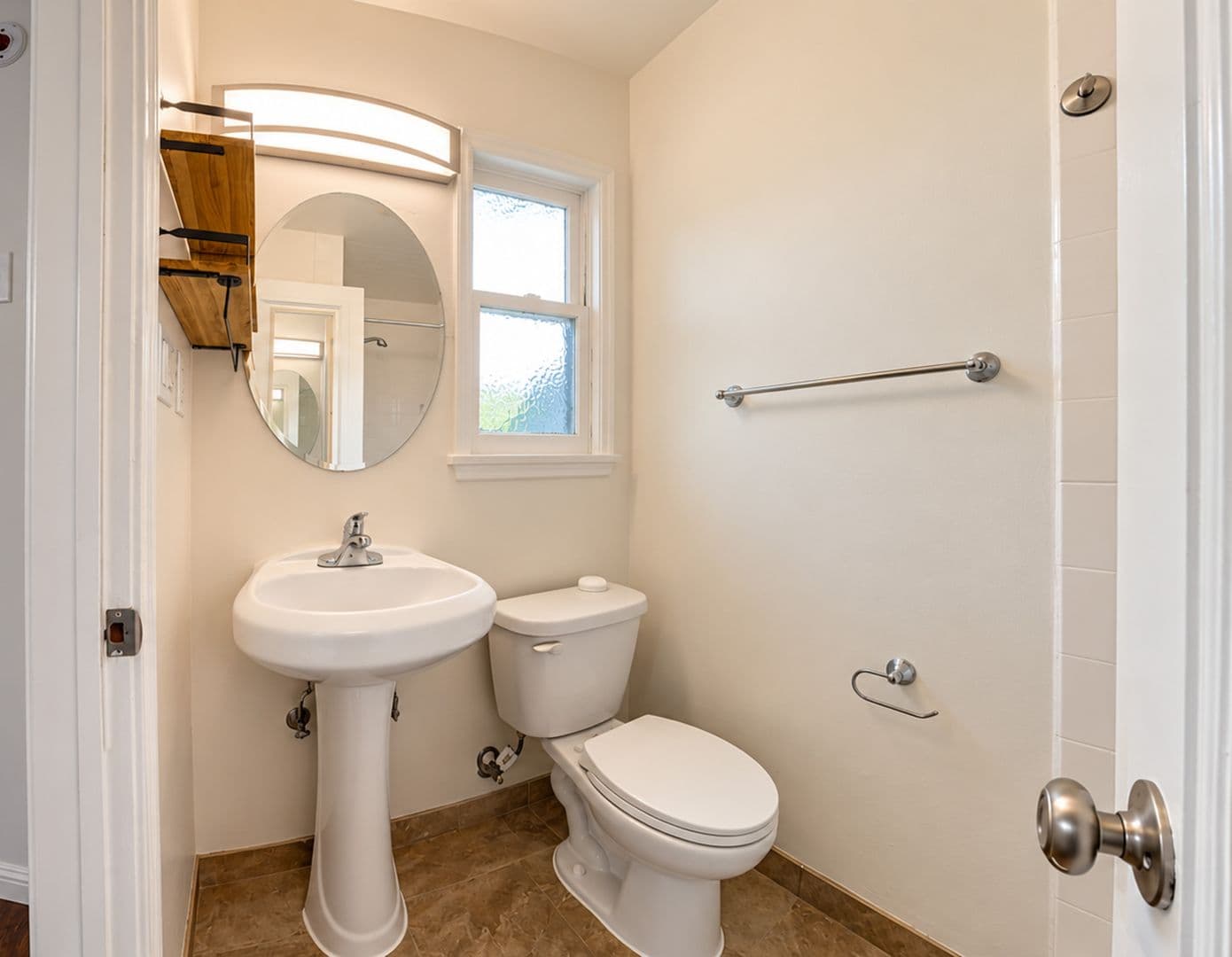 Santa Monica Apartment: 858 Lincoln Blvd