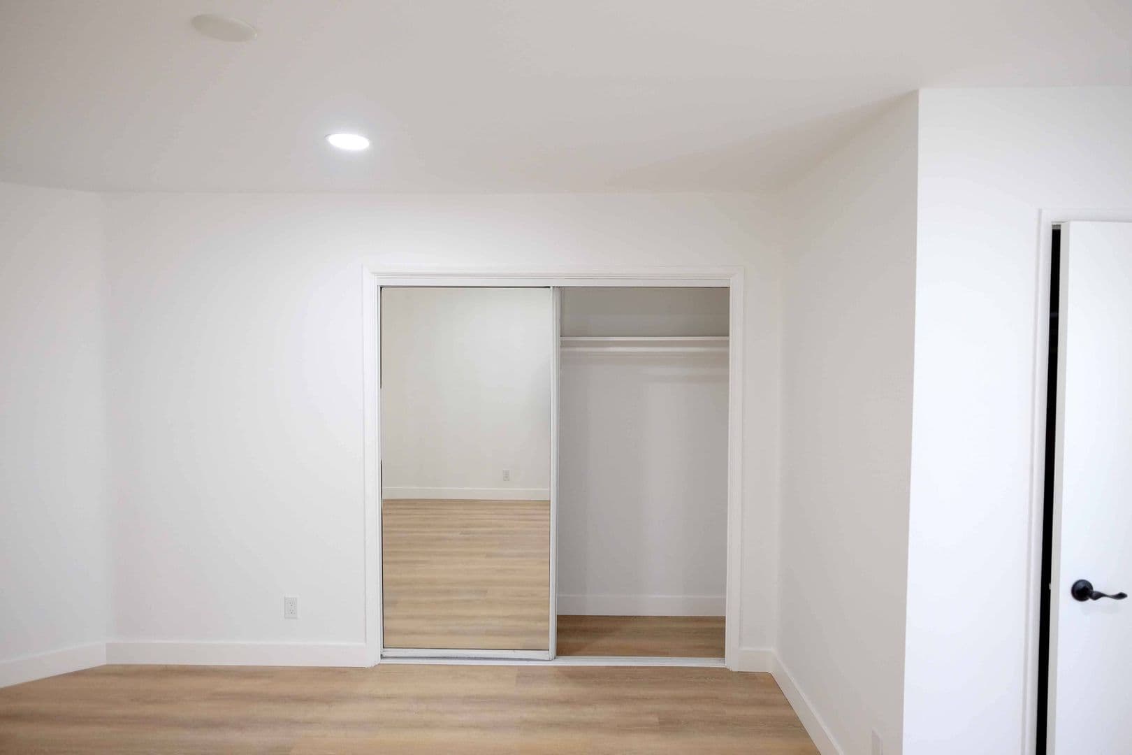 Los Angeles Apartment: 1200 S Wooster St