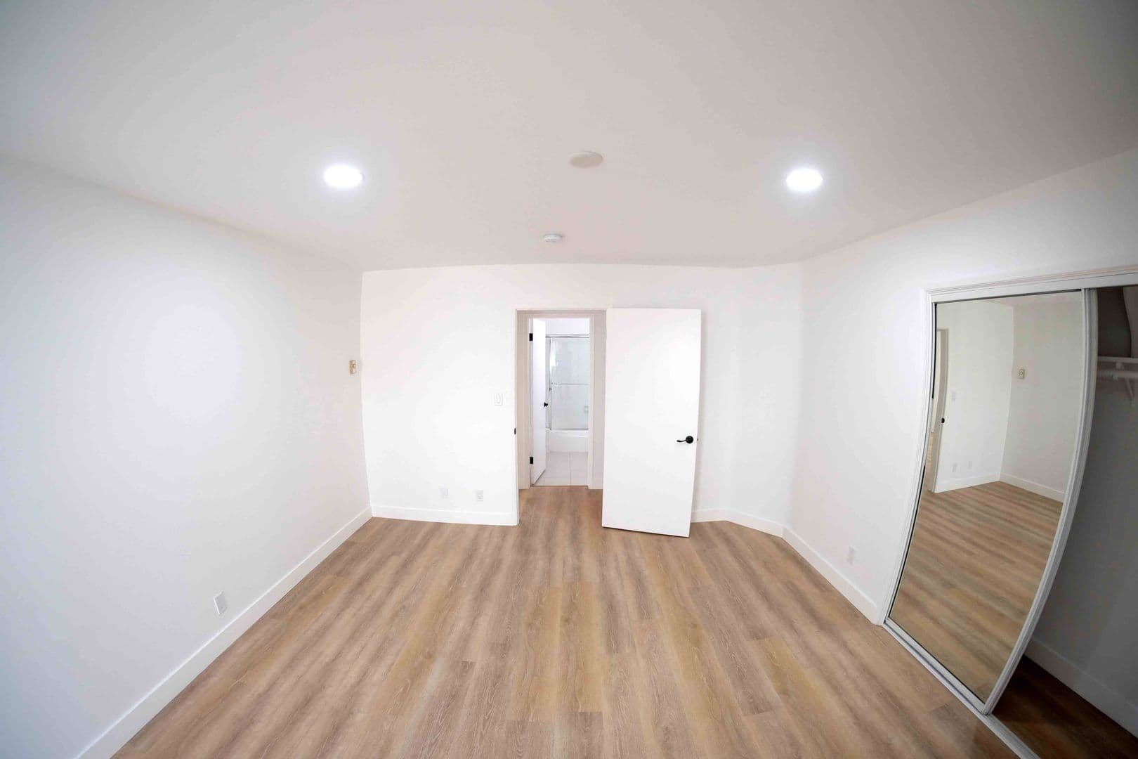 Los Angeles Apartment: 1200 S Wooster St