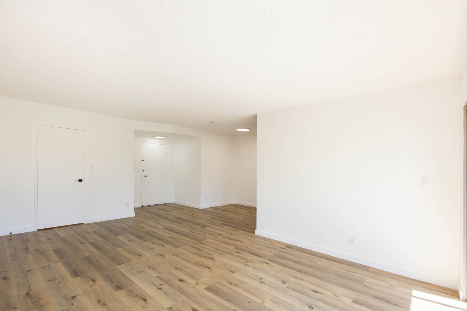 Los Angeles Apartment: 1200 S Wooster St