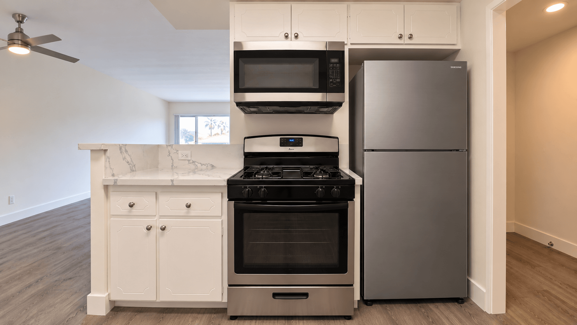 Santa Monica Apartment: 915 3rd Street
