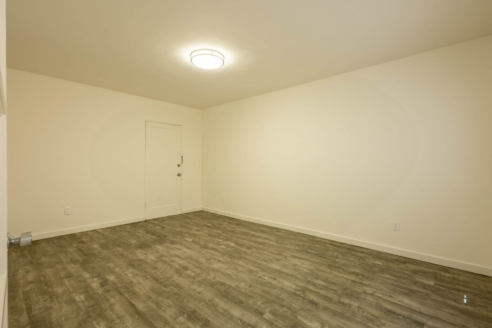 Los Angeles Apartment: 727 South Mansfield