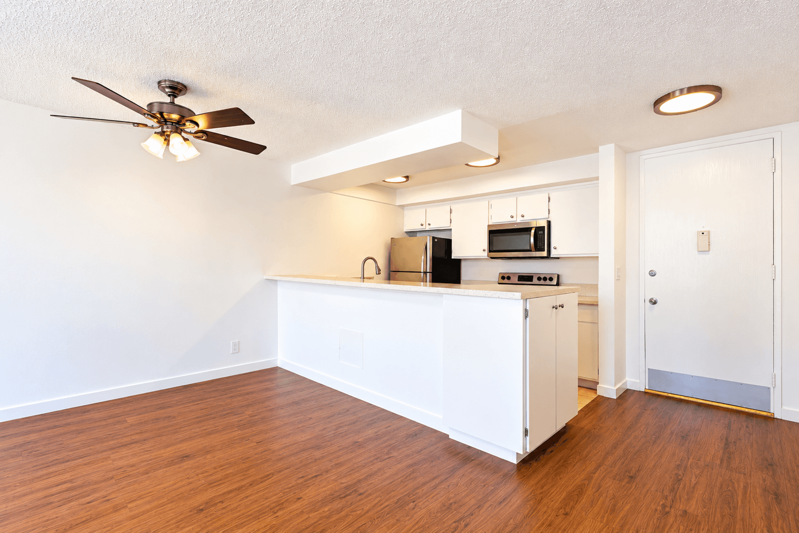 Los Angeles Apartment: 4646 Los Feliz Blvd