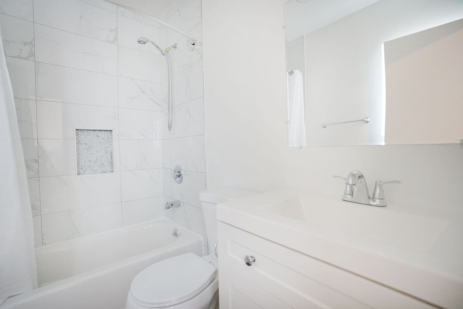 Los Angeles Apartment: 1036 Brittania St