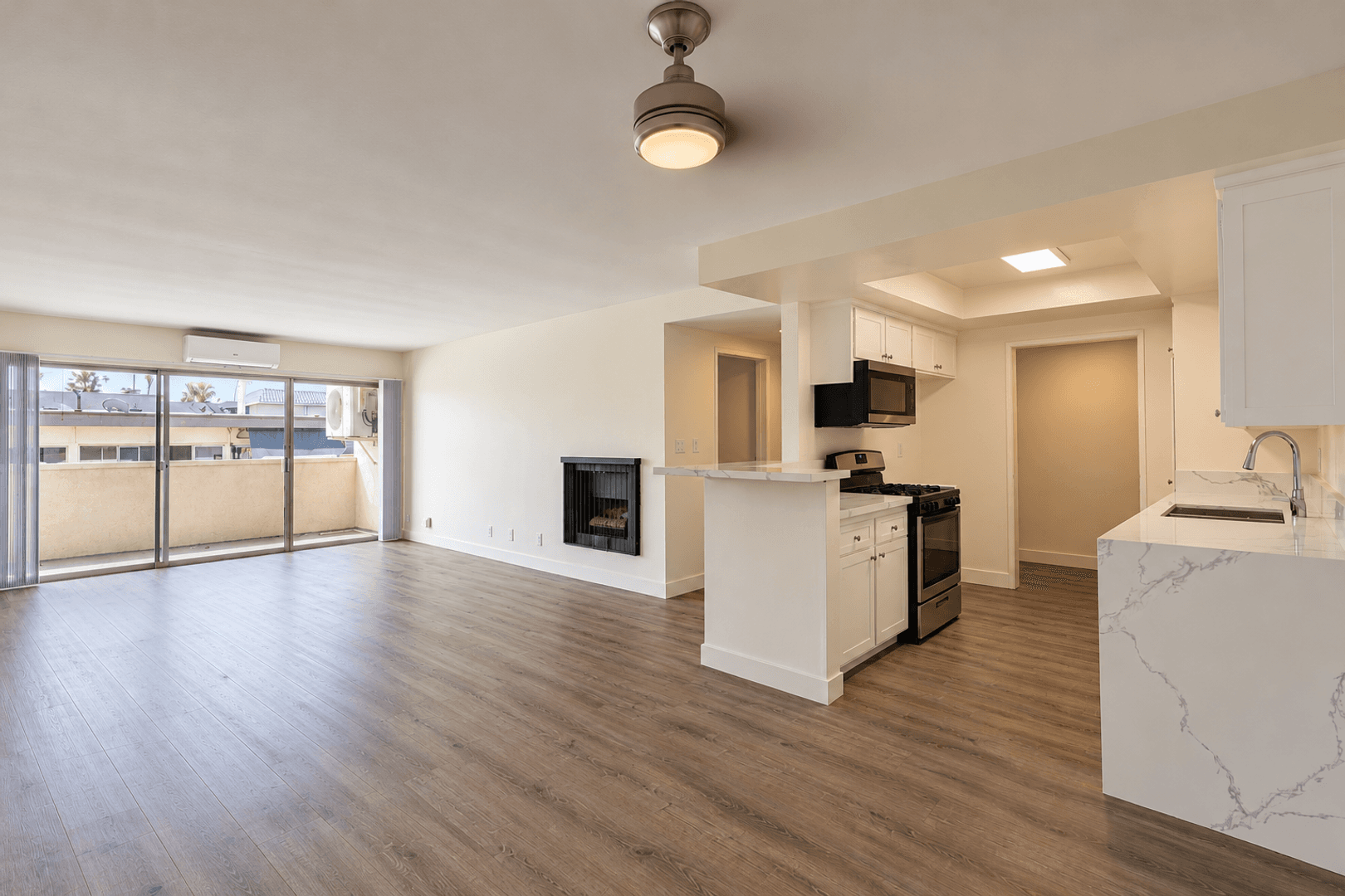 Santa Monica Apartment: 915 3rd Street