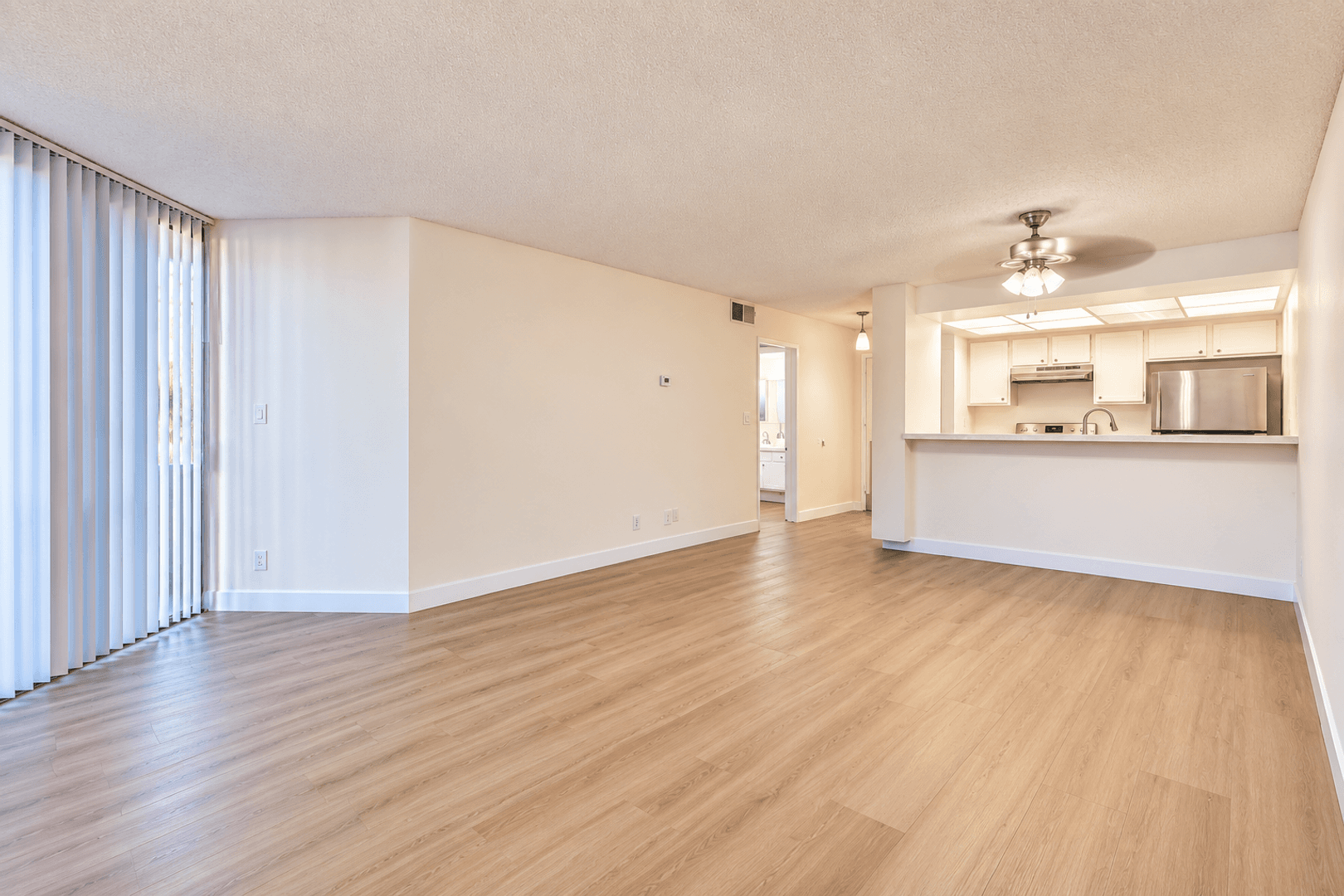 Los Angeles Apartment: 4646 Los Feliz Blvd