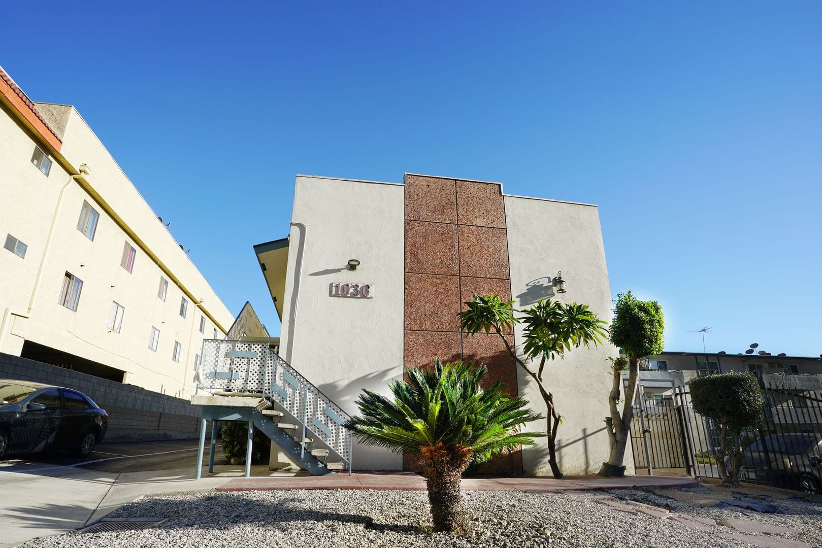 Los Angeles Apartment: 1036 Brittania St