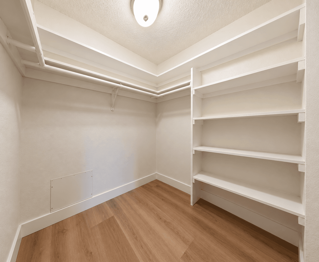 Los Angeles Apartment: 4646 Los Feliz Blvd