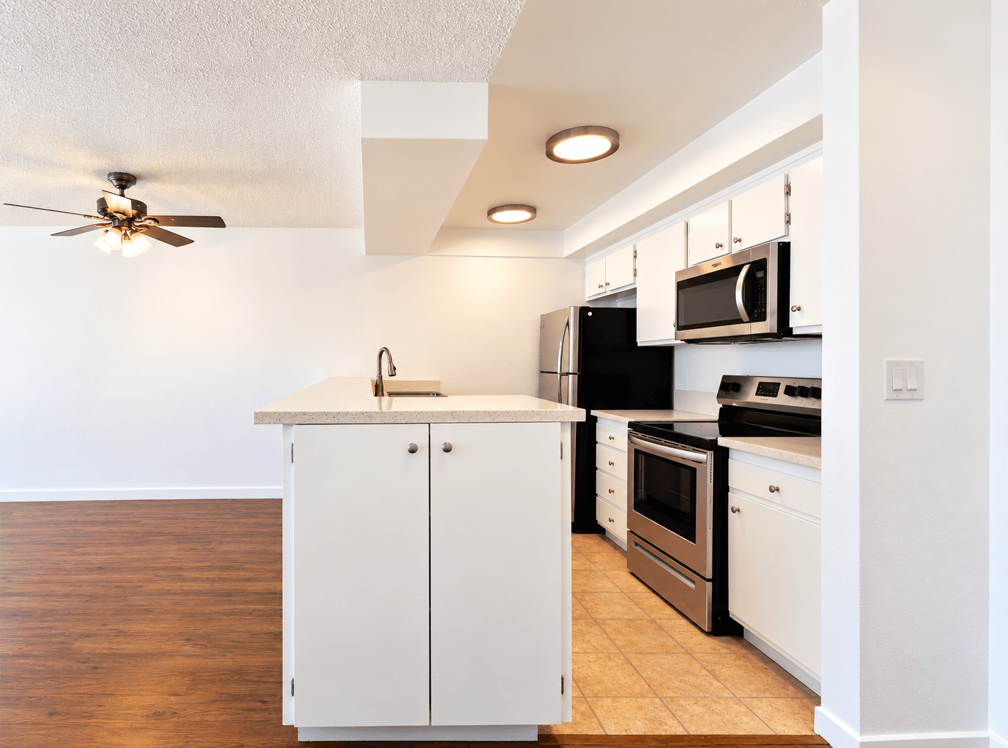 Los Angeles Apartment: 4646 Los Feliz Blvd