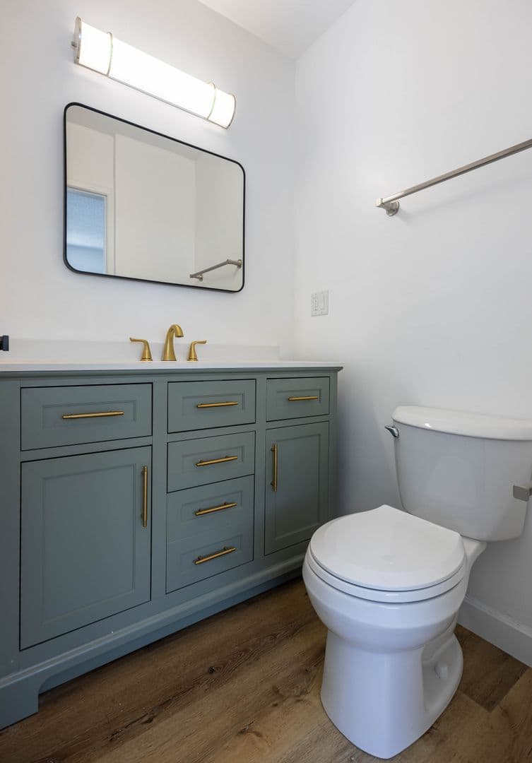 Los Angeles Apartment: 1200 S Wooster St