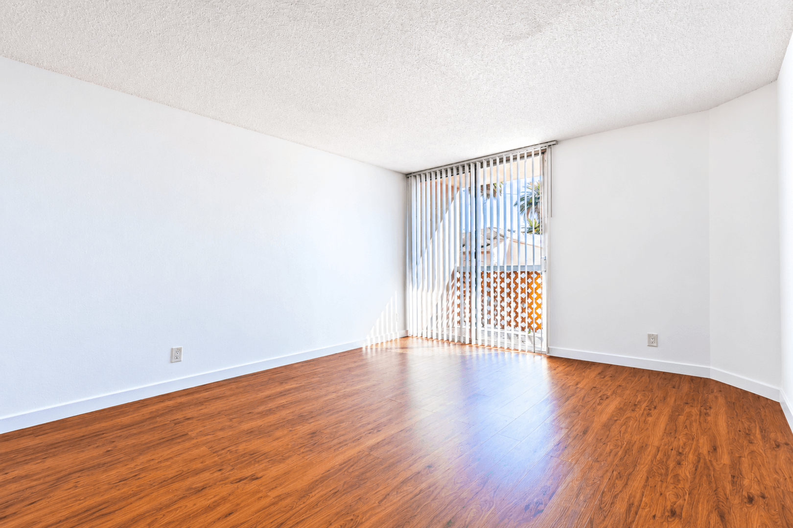Los Angeles Apartment: 4646 Los Feliz Blvd