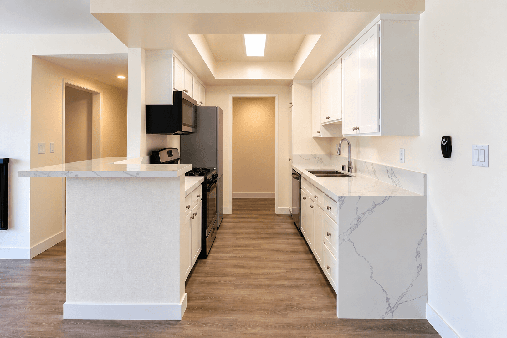 Santa Monica Apartment: 915 3rd Street