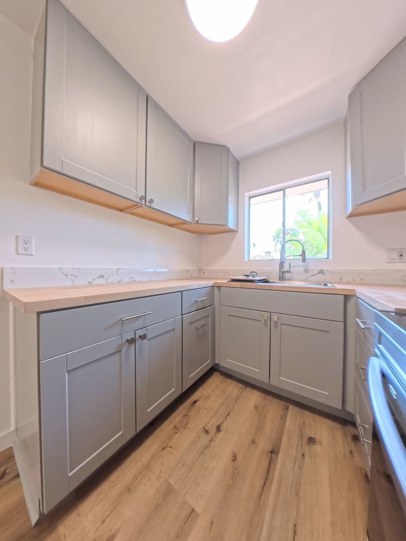 Los Angeles Apartment: 1200 S Wooster St