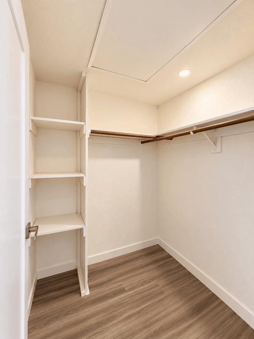Los Angeles Apartment: 2350 S Bentley Ave