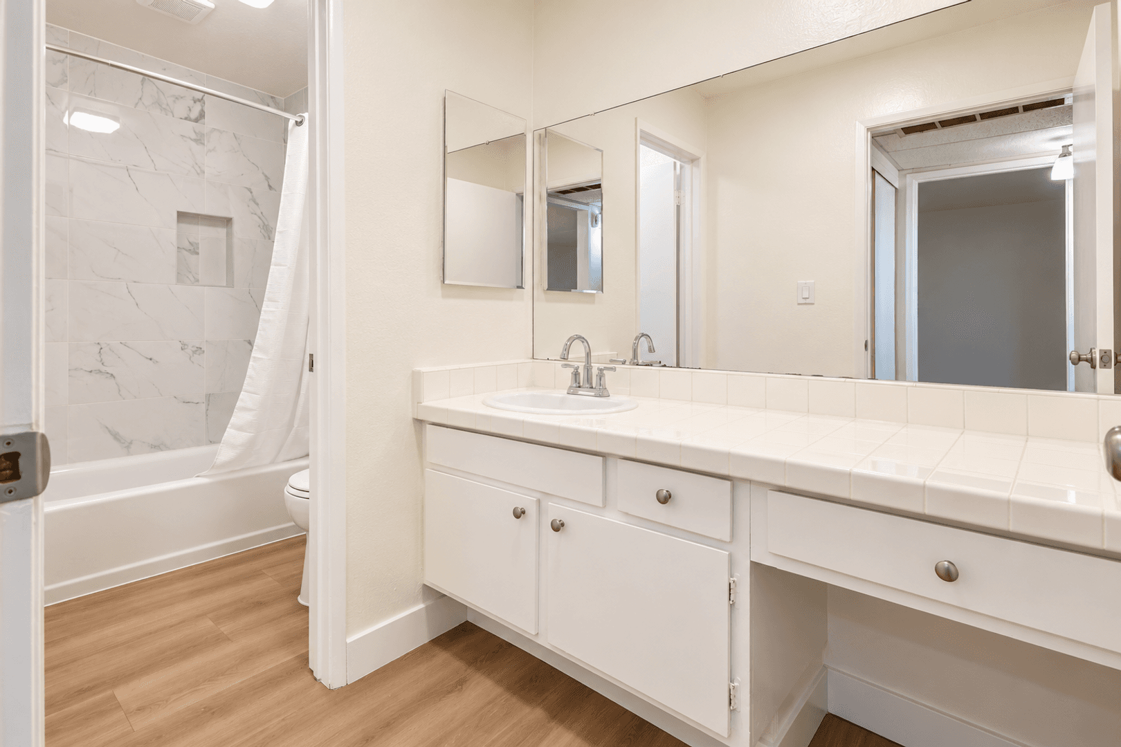 Los Angeles Apartment: 4646 Los Feliz Blvd