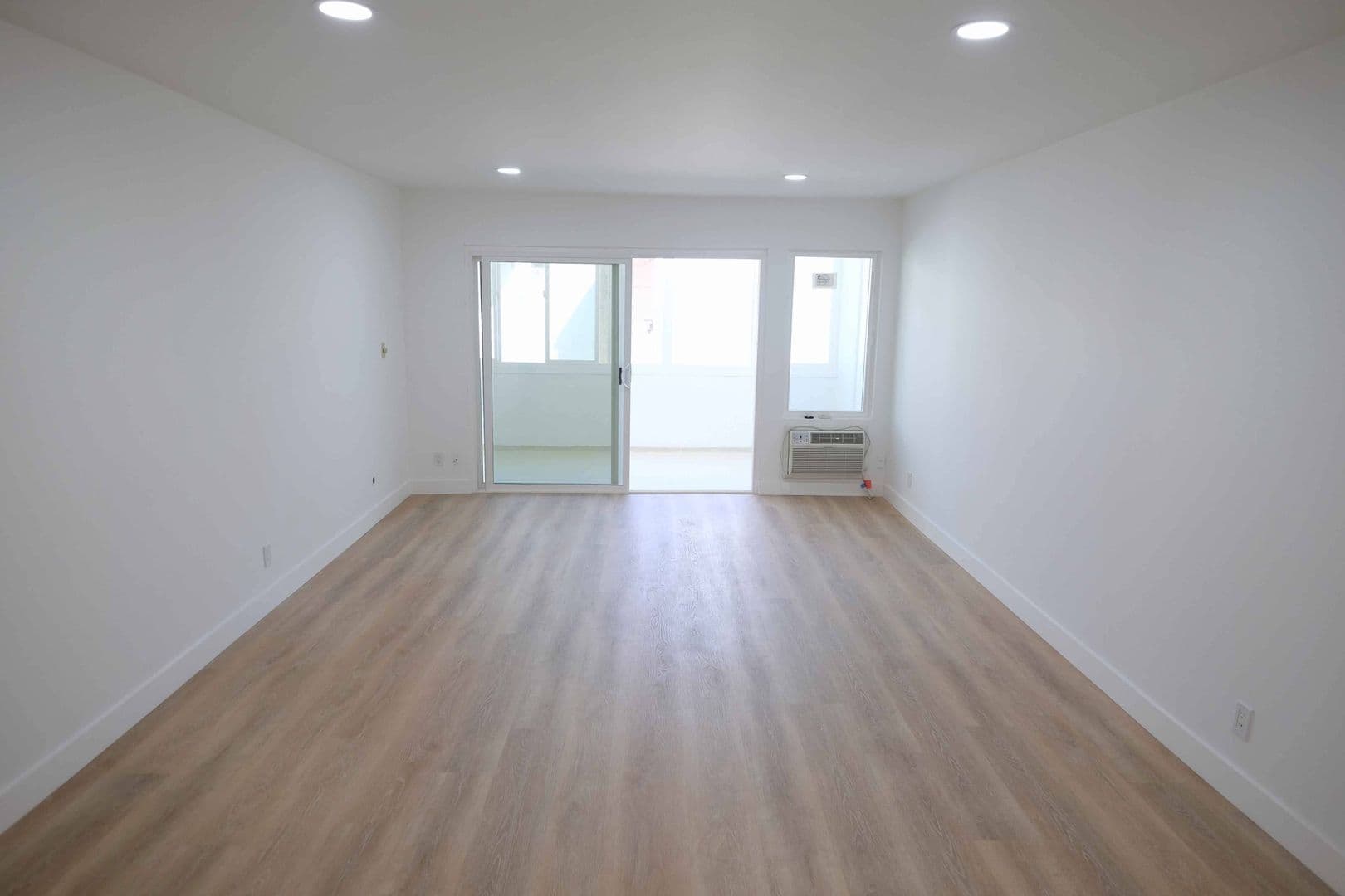 Los Angeles Apartment: 1200 S Wooster St