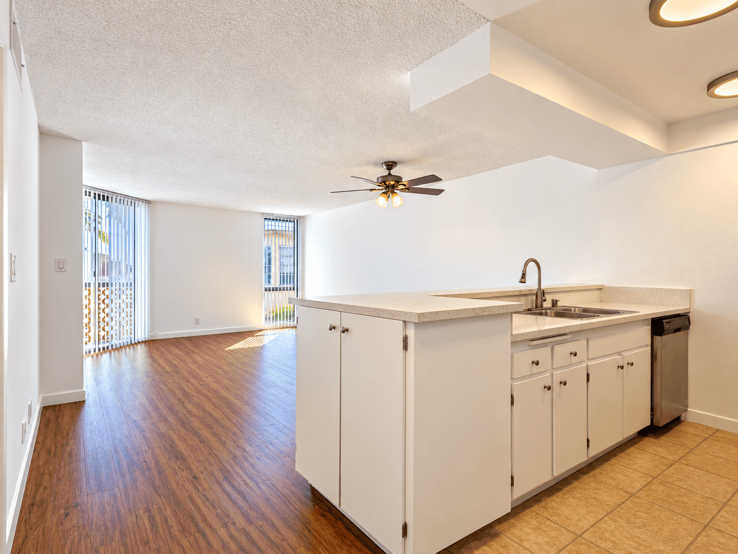 Los Angeles Apartment: 4646 Los Feliz Blvd