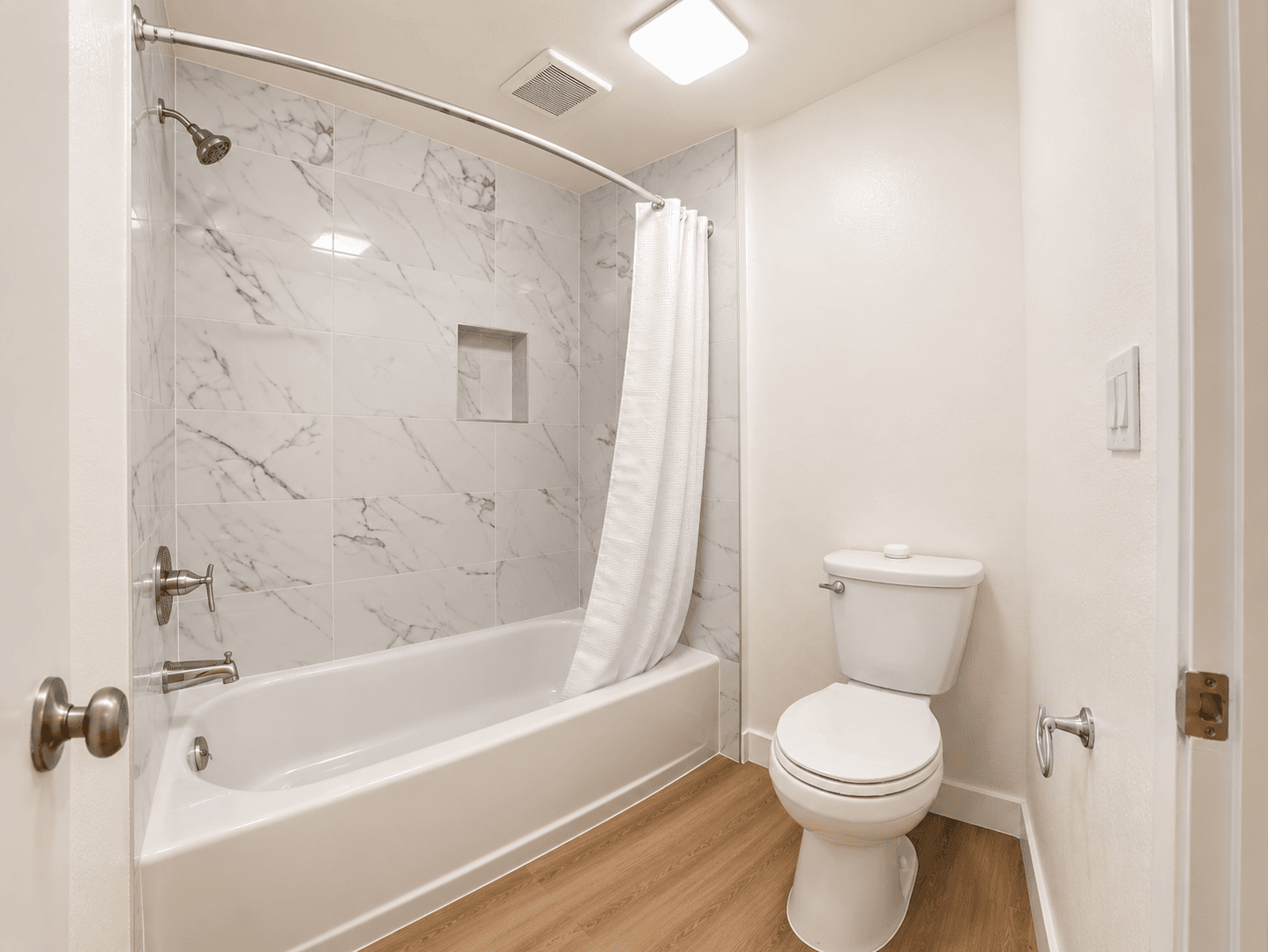 Los Angeles Apartment: 4646 Los Feliz Blvd