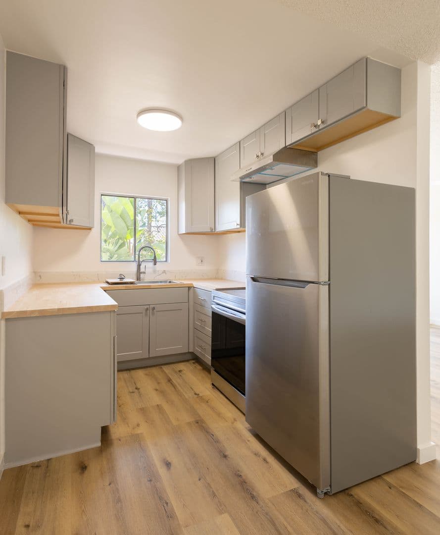 Los Angeles Apartment: 1200 S Wooster St