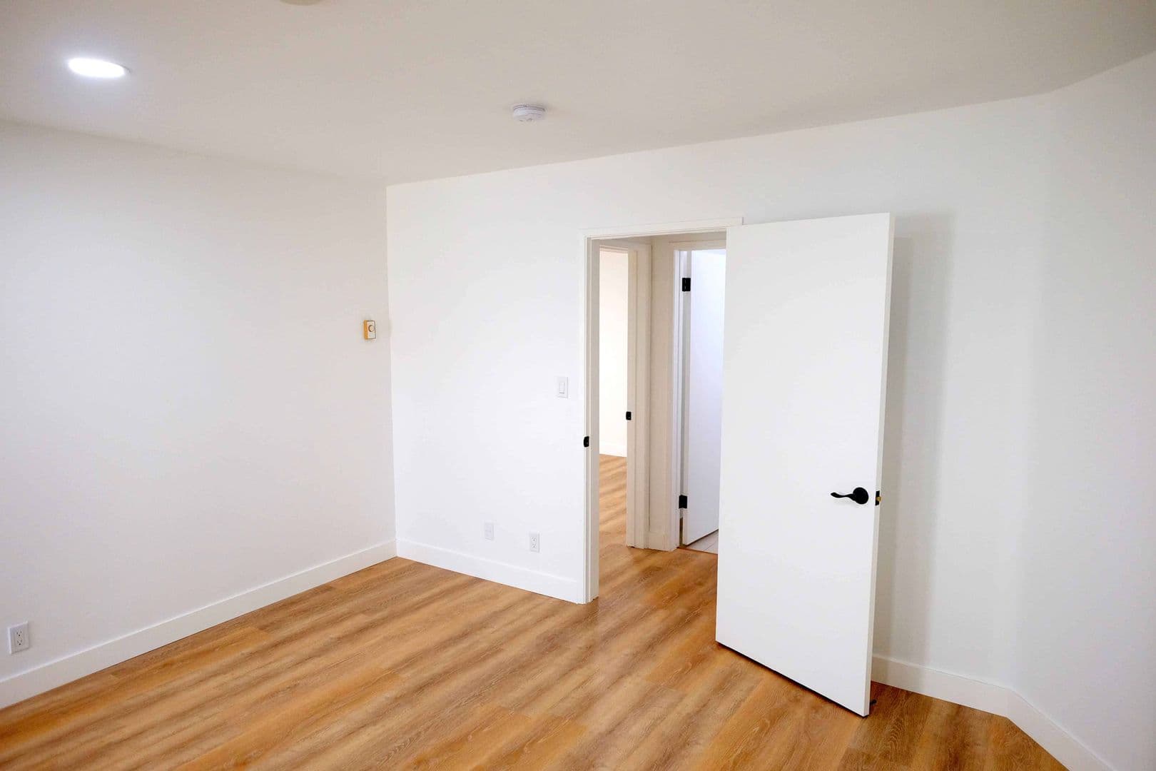 Los Angeles Apartment: 1200 S Wooster St